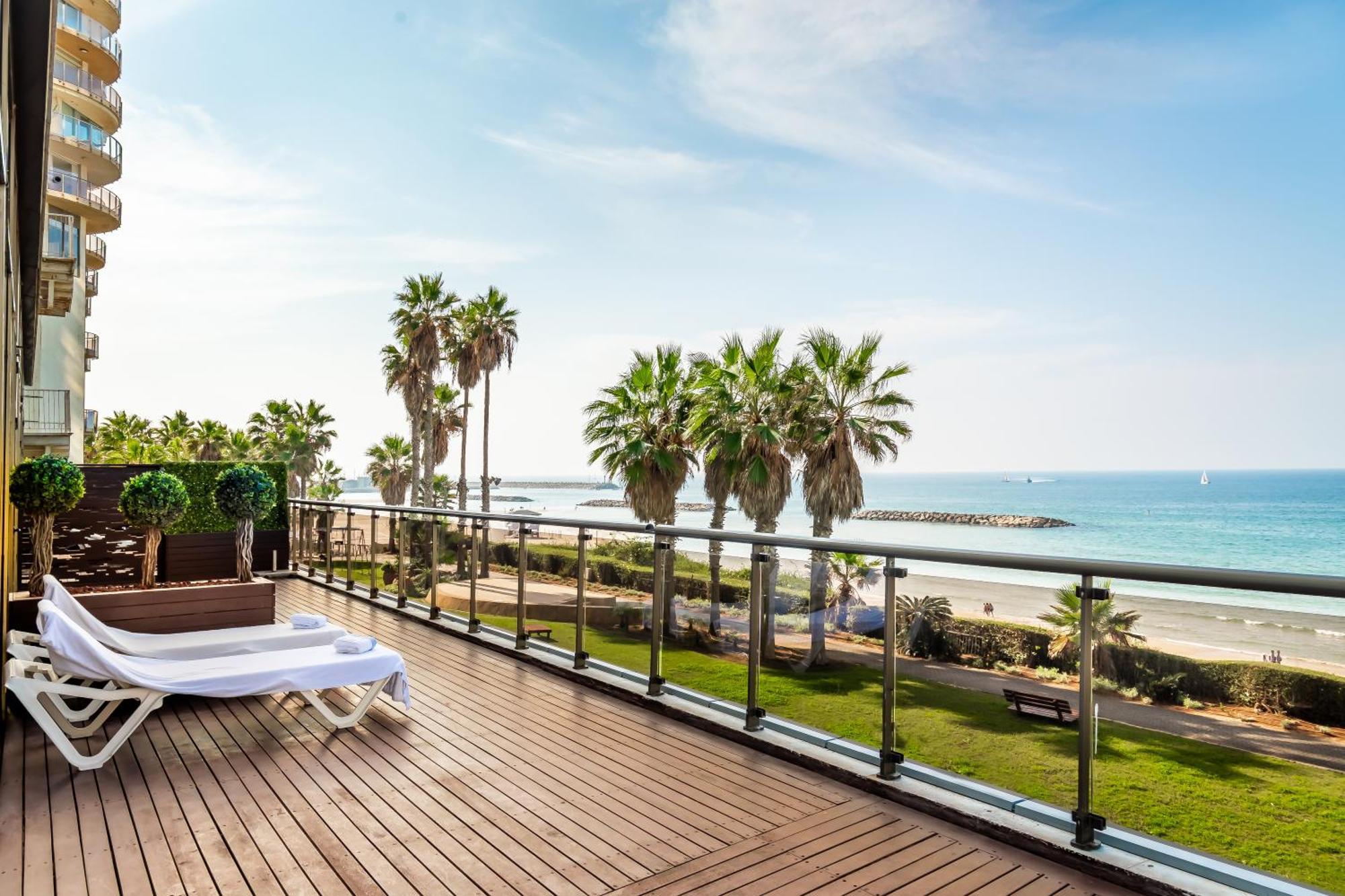 다니엘 헤르츨리야 호텔 Herzelia 외부 사진 View from the balcony of a suite at the Hilton Tel Aviv